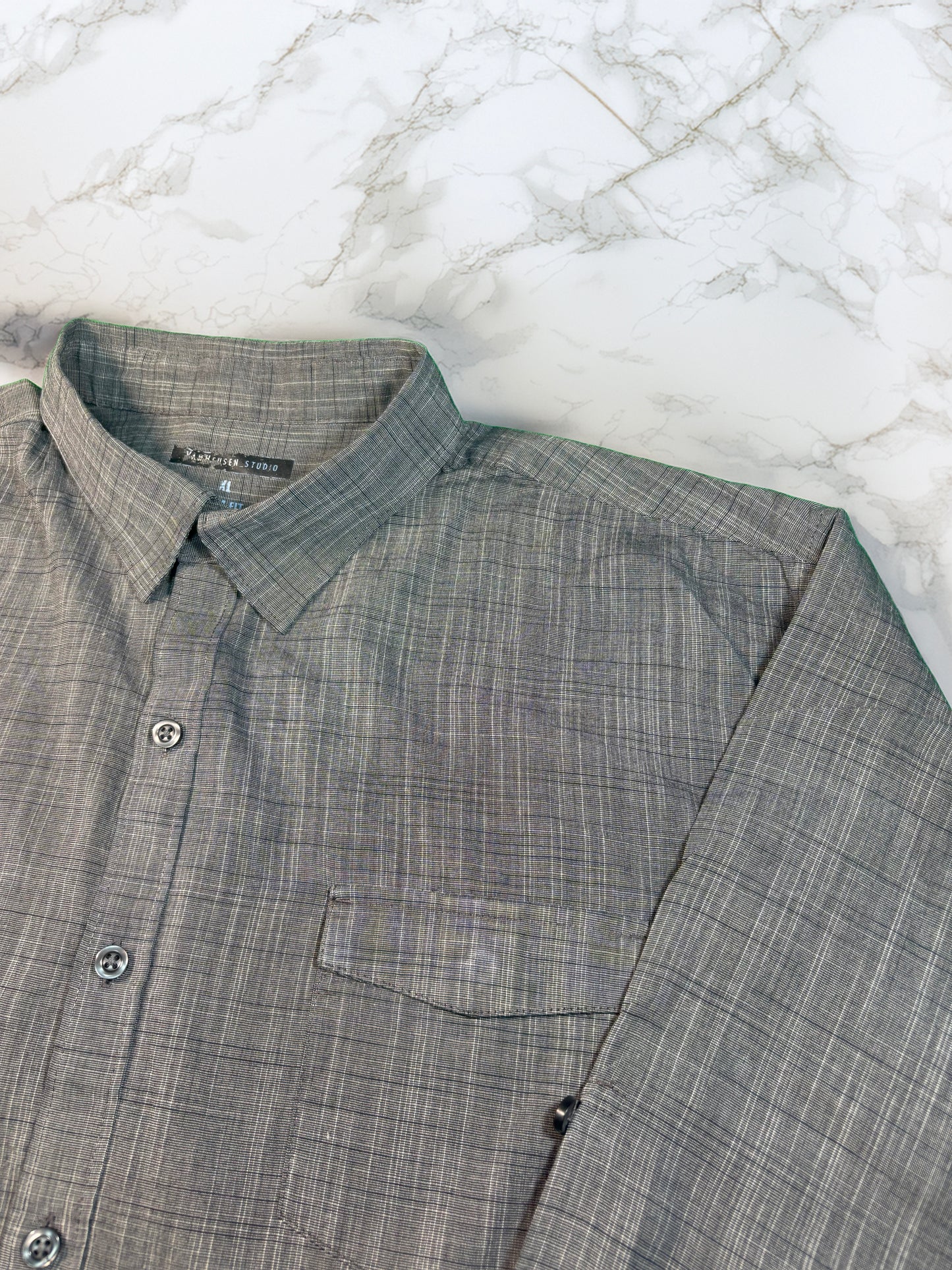 【VAN HEUSEN STUDIO】ハイクオリティ綿シャツ。スマートな大人の定番長袖。