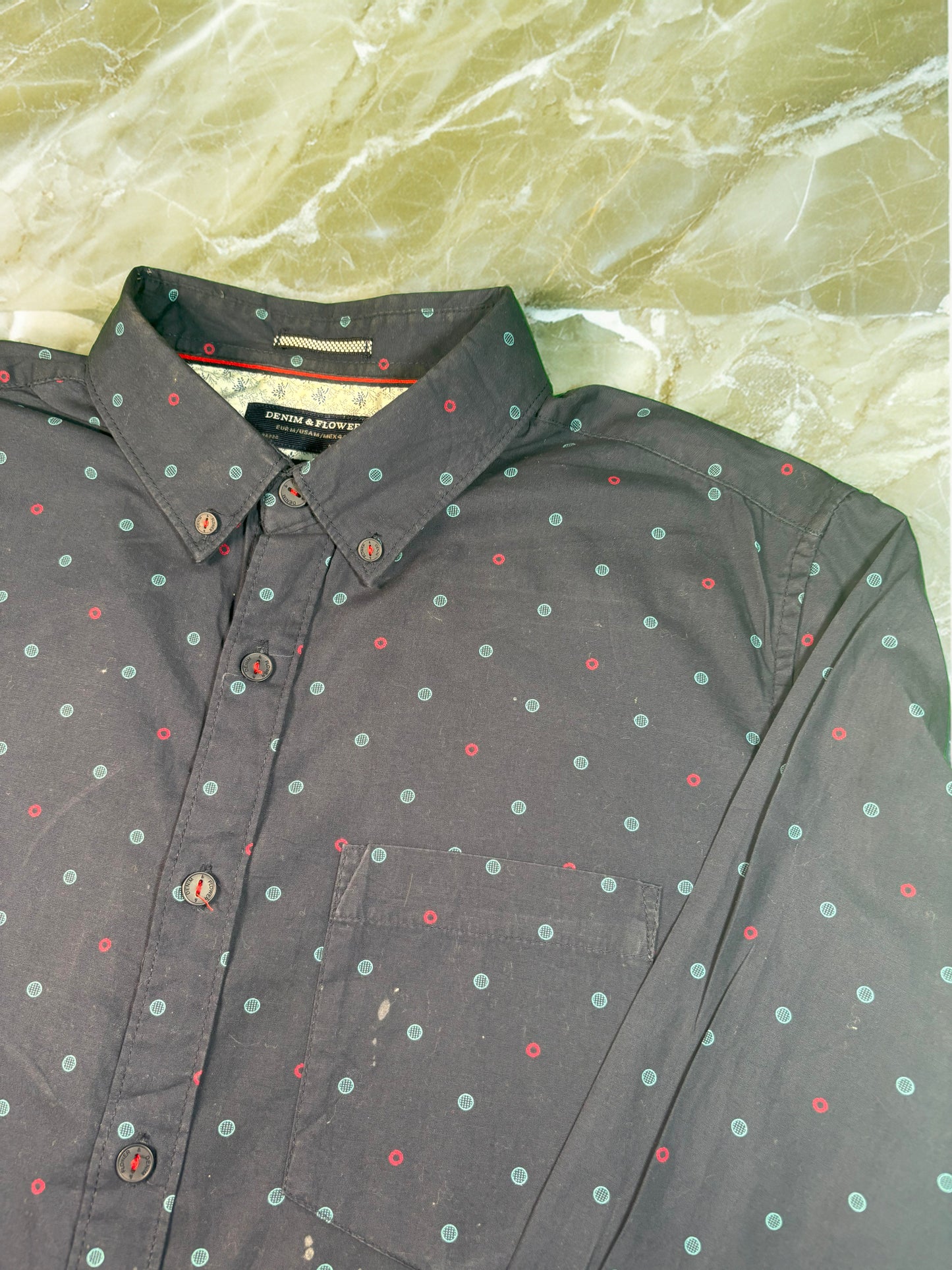 【DENIM＆FLOWER】シックなドット柄。高品質コットンメンズシャツ。